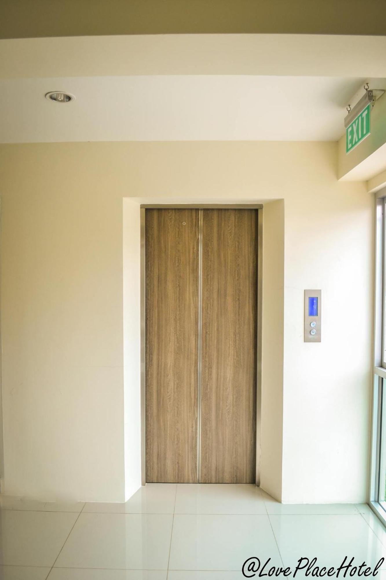 Sixty Star Love Place Hotel Бангкок Екстер'єр фото